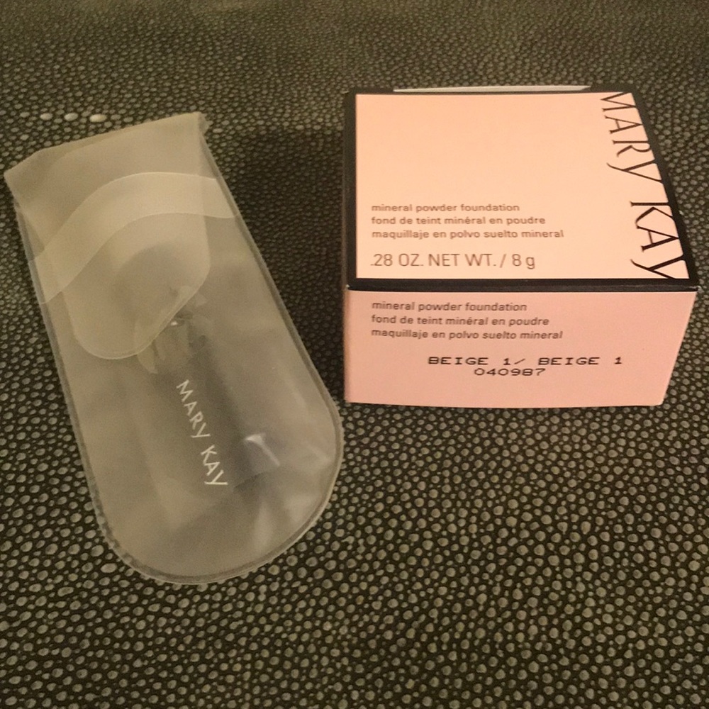 Mary Kay Mineral Powder Foundation With Brush